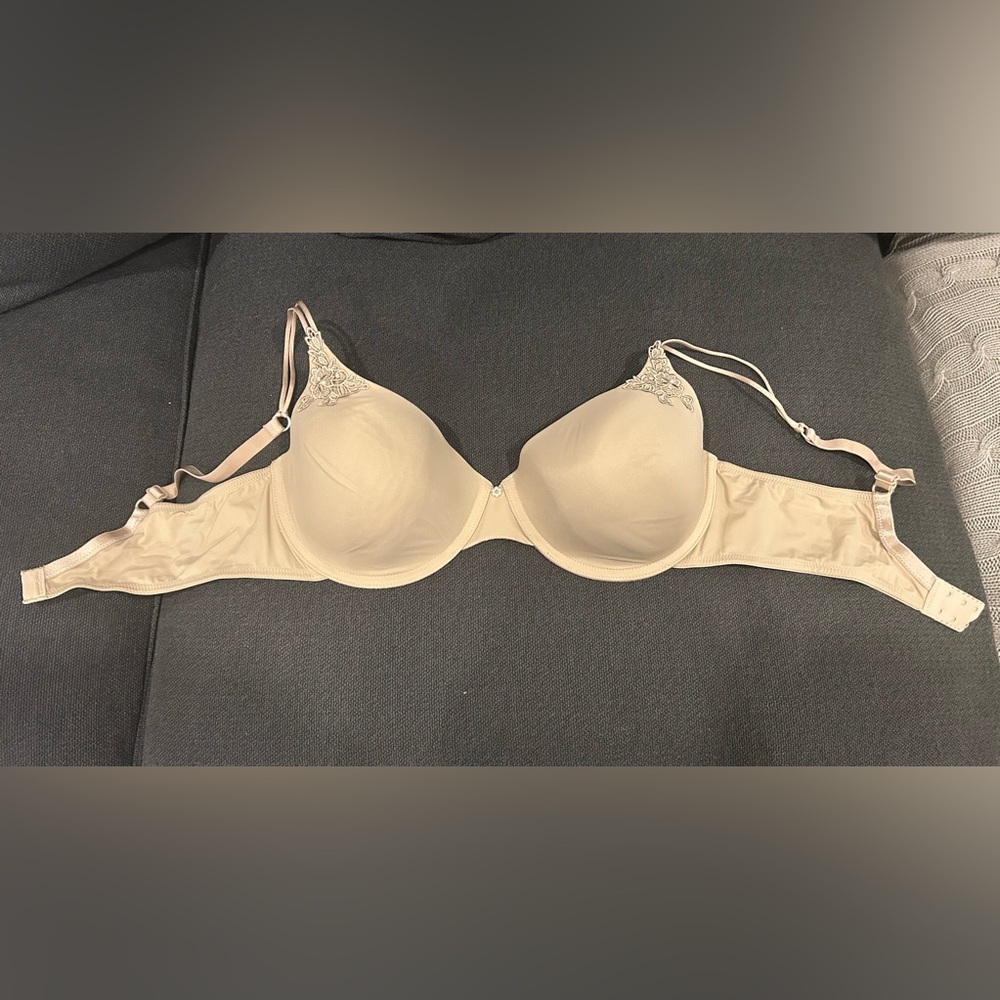 NEW Wonderbra Classic Beige Bra Size 40C